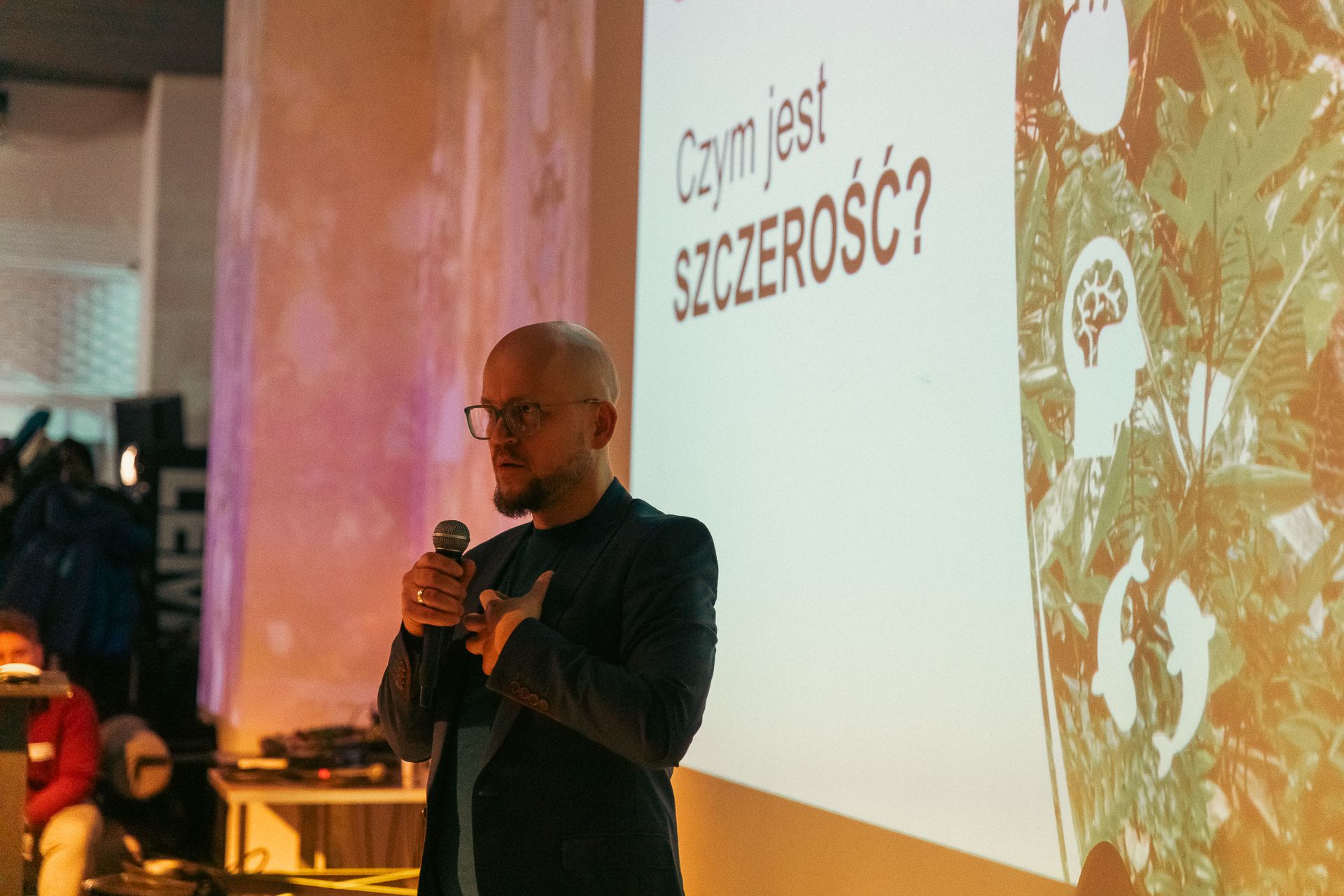 Leszek Łuczyn na LinkedIn Local Kraków opowiada o tym, czym jest szczerość w markeitngu